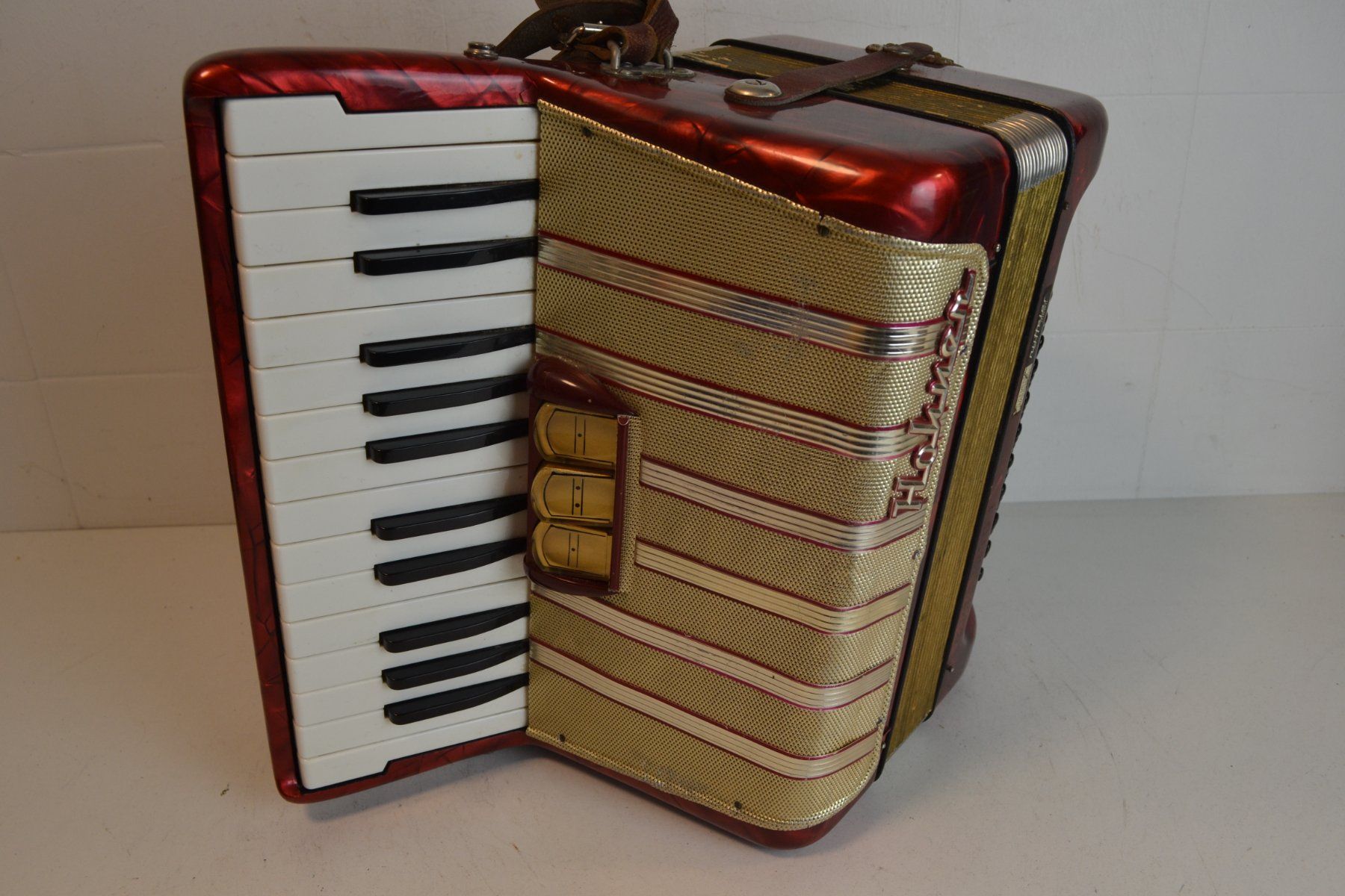 Hohner Musikinstrumente: Akkordeon chromatisch Hohner Concerto I – Gebraucht aus Zürich von Brockito 6