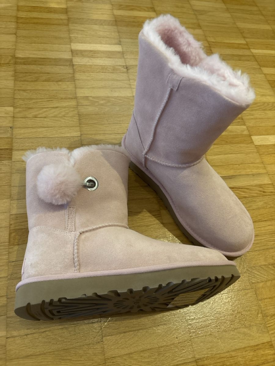 Ugg Chaussures femmes: UGG Boots NEU rosa – Neuf avec emballage d'origine à Sisseln AG par Gommibaerli87