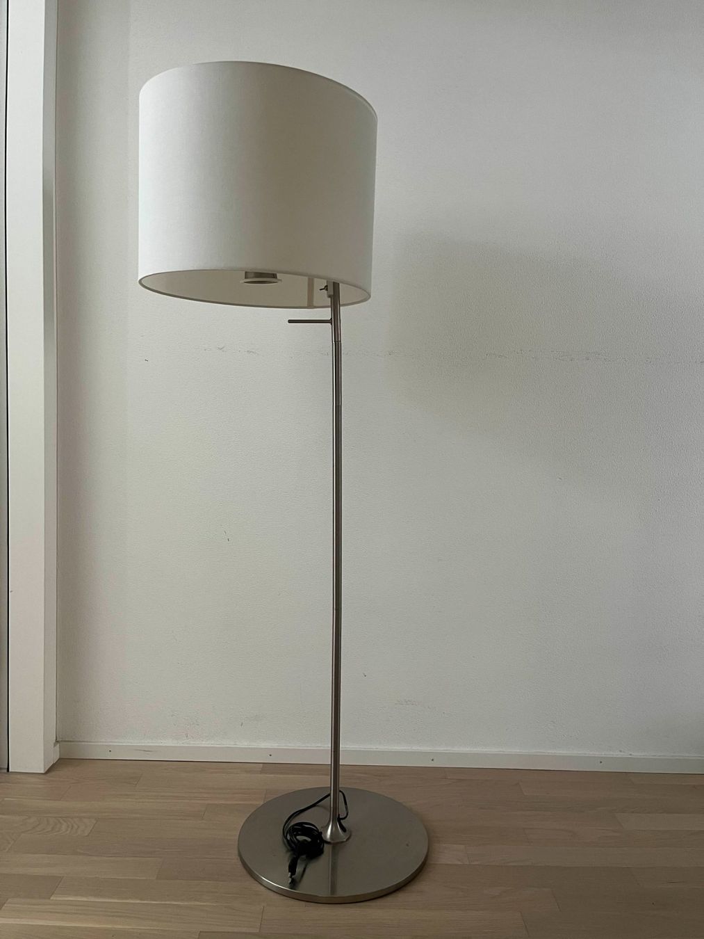 Ikea Lampen: IKEA Floor Lamp - Nickel Plated / White – Gebraucht aus Cham von takismenexes
