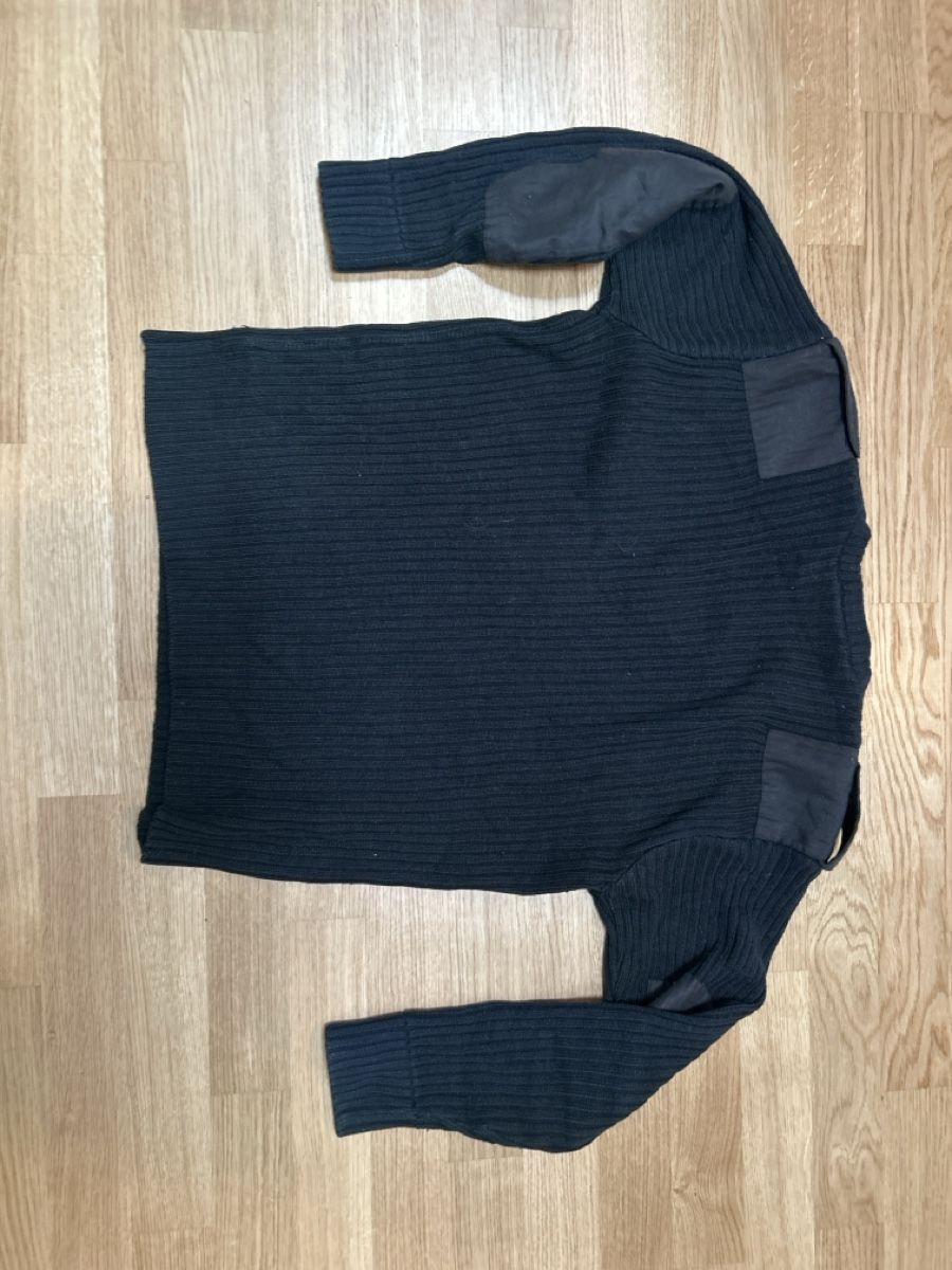 Pullover & Sweatshirts: Wolle Pullover schwarz Grösse L mit Ellbogenflicken – Gebraucht aus Luzern von ThrowbackVintage 3