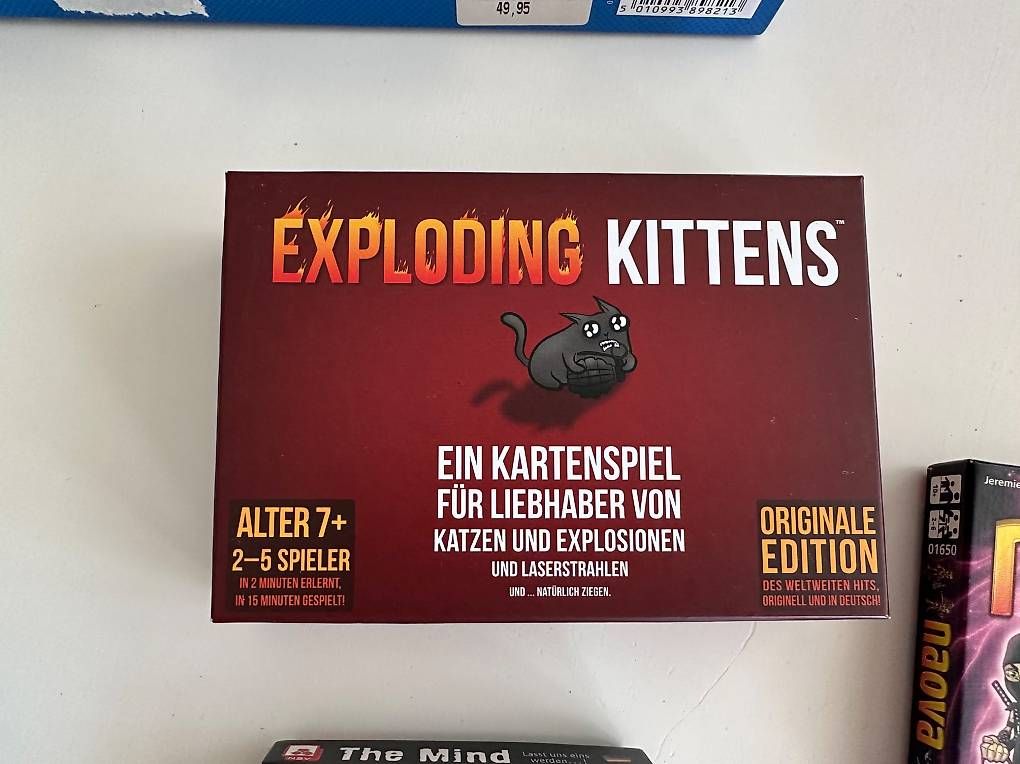 Spiele: Exploding Kittens lustiges Gesellschaftsspiel  – Gebraucht aus Flawil von Haekelwunsch.ch