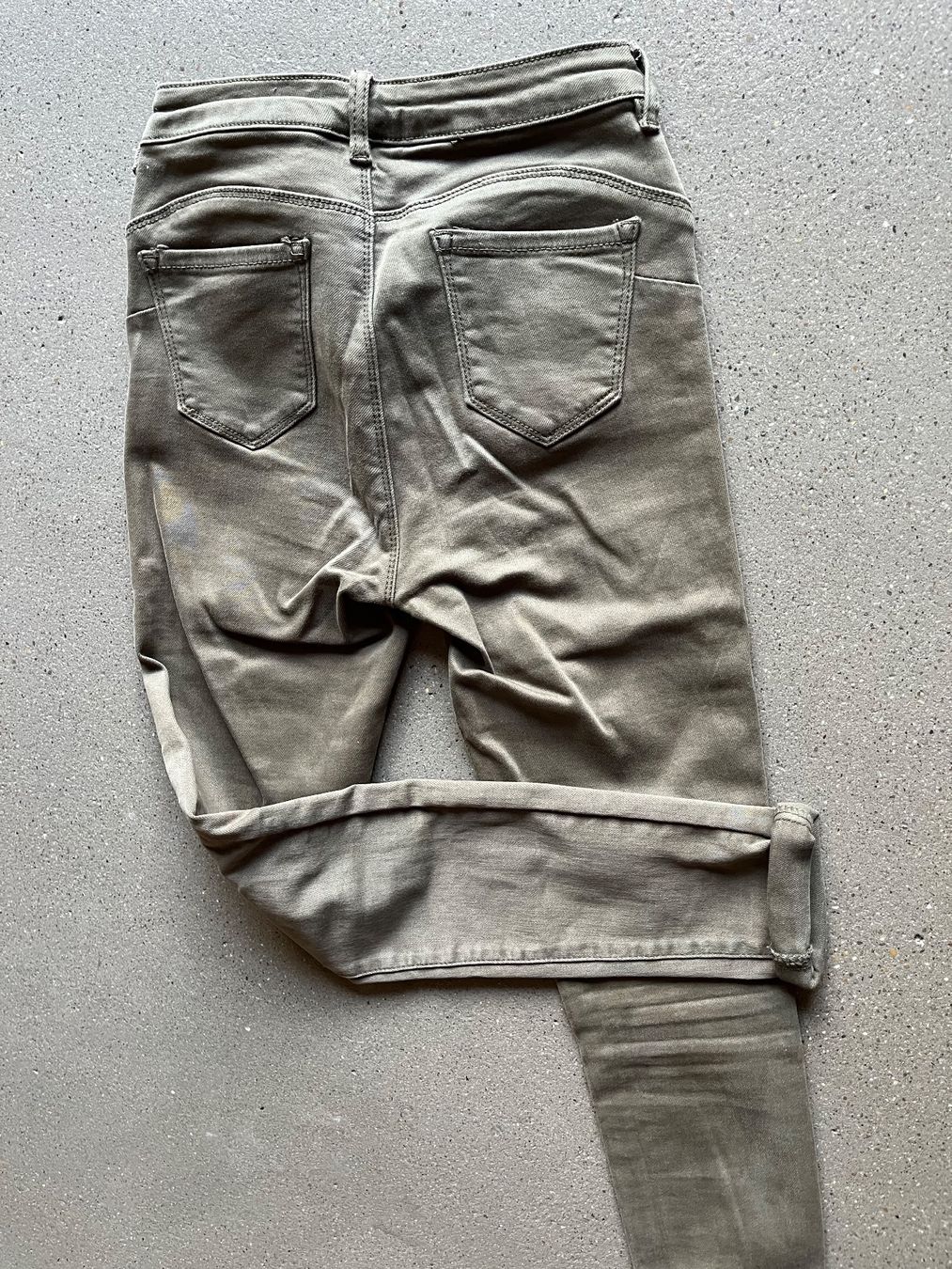 H&M Pantaloni: Jeans olivengrün, Gr. 36 – Usato da Gebenstorf venduto da Pphizi 1