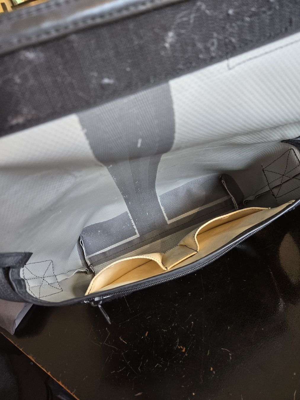 Freitag Sacs: Freitag Umhängetasche schwarz – D'occasion à Winterthur par nuschi72 3