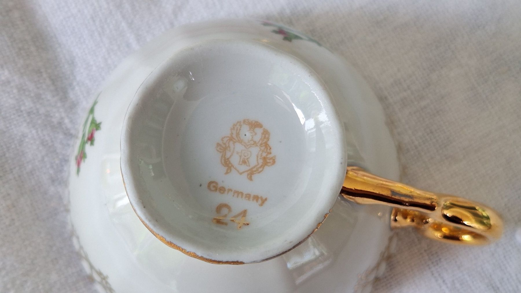 Geschirrsets: altes Mokkaservice mit Rosen – Neu (gemäss Beschreibung) aus Näfels von Jojo43 1