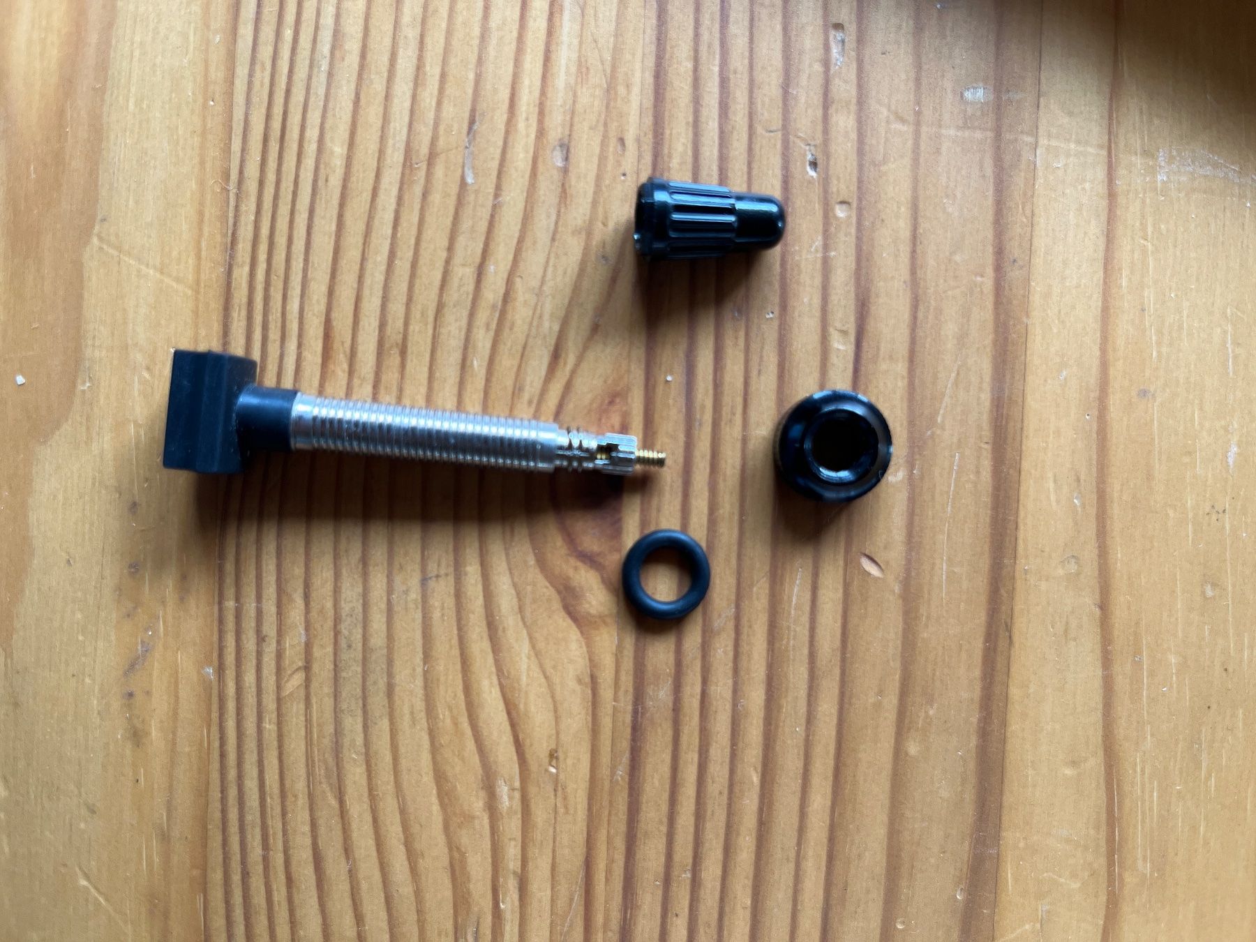Pièces détachées: Tubeless Ventil – Neuf (Voir description) à Brunnen par alacarteliquidation 2