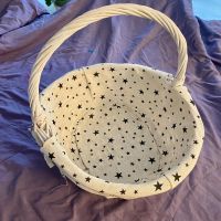 Weidenkörbli weiss mit Stoffeinsatz, Sterne, Ø 35 cm.