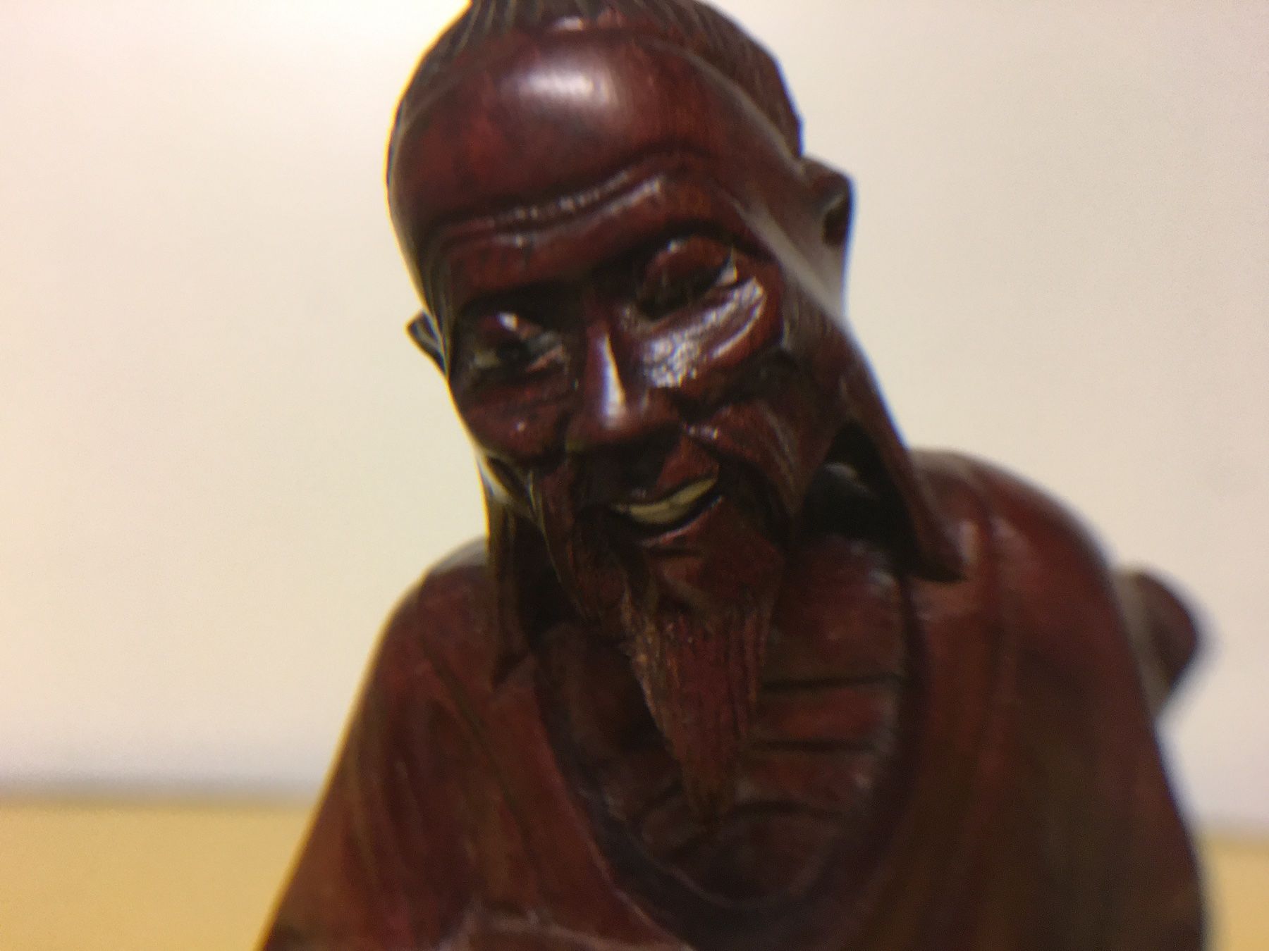 Figuren: Holzfigur,Fein  Handgeschnitzt, Sitzende Mann, Asien – Gebraucht aus Lanzenhäusern von vic63 2