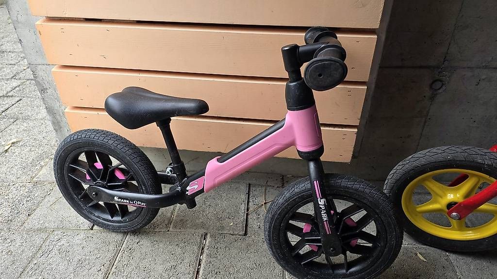 Fahrzeuge für Kinder: Laufrad Pink – Gebraucht aus Kriens von Tauriello_Roth