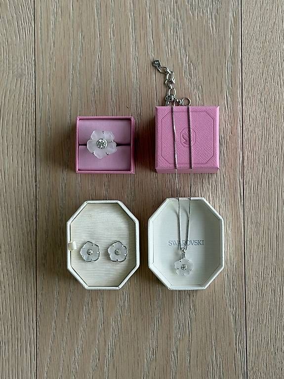 Altri gioielli: Swarovski boucles- bague- collier – Usato da Neyruz FR venduto da Patricia.G.