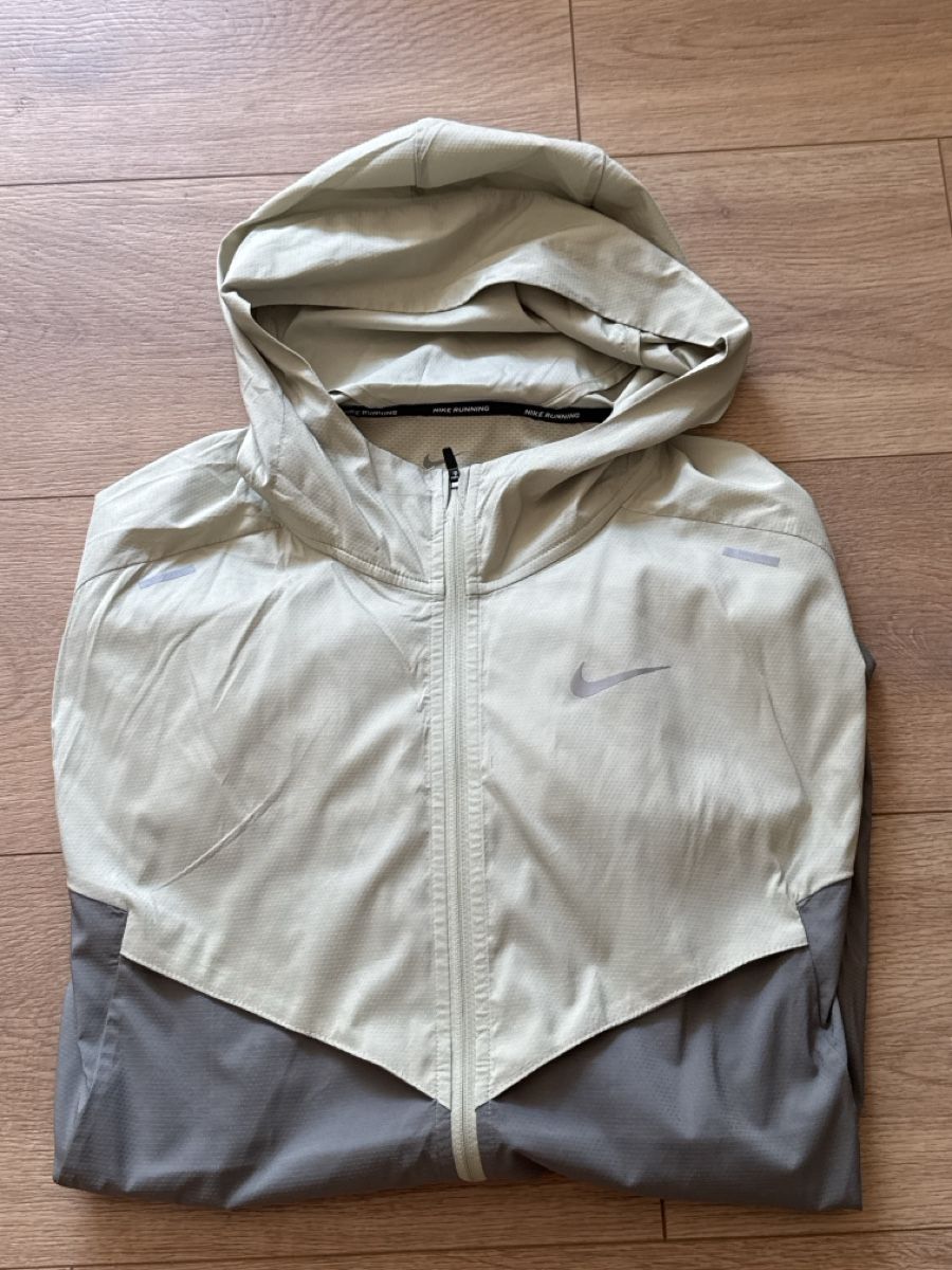 Nike Giacche: Nike Laufjacke Windrunner Grösse M - NEU – Nuovo (secondo la descrizione) da Zollikon venduto da kobe23