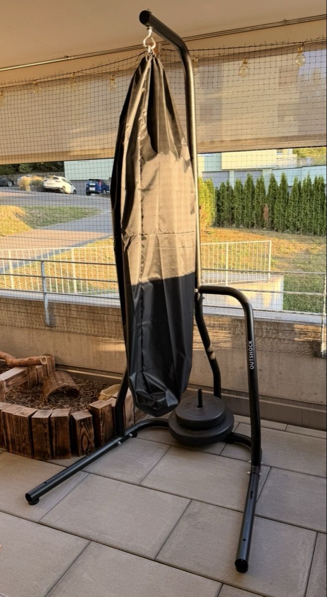 Decathlon Sacchi da boxe: Boxsack mit Ständer und Handschuhen – Usato da Uzwil venduto da Roger_Louis
