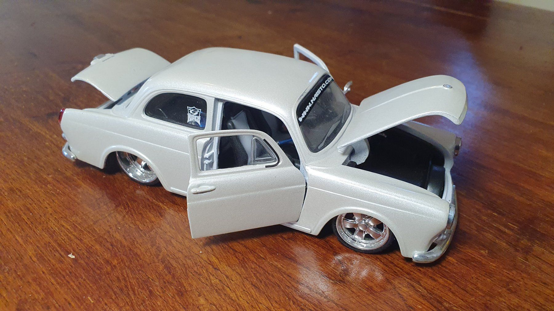 Maisto Modellini d'auto: Volkswagen 1600 – Usato da Châtonnaye venduto da Kojak120 1