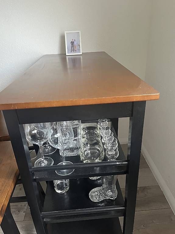 Set di tavolo e panche: Bartisch + 2 Hocker – Usato da Lostorf venduto da sf2_r8sv 1