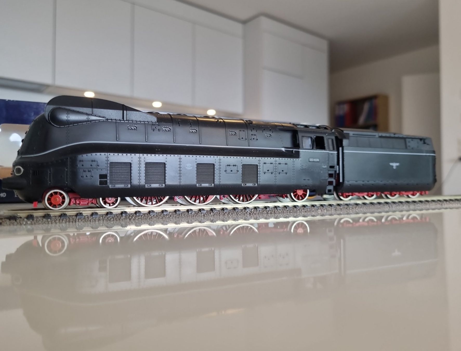 Fleischmann Modelleisenbahnen: Fleischmann DR Stromlinienlok 4172 DCC Digital – Gebraucht aus Zürich von nibadi