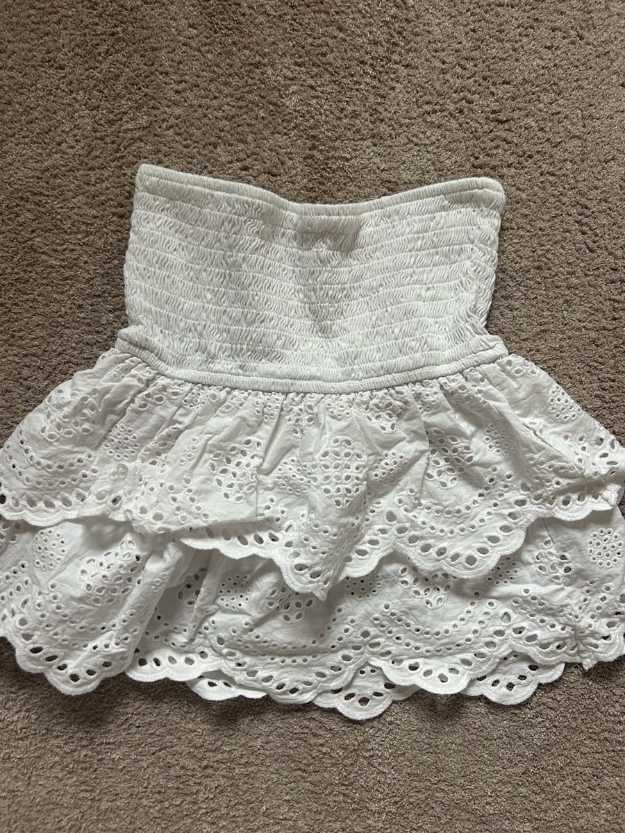 Pull&Bear Top: Rüschentop Weiss – Usato da Frauenfeld venduto da hannamaria29