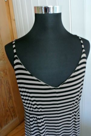 MAXI Träger-Kleid  Gr. 44/46 taupe-schwarz gestreift