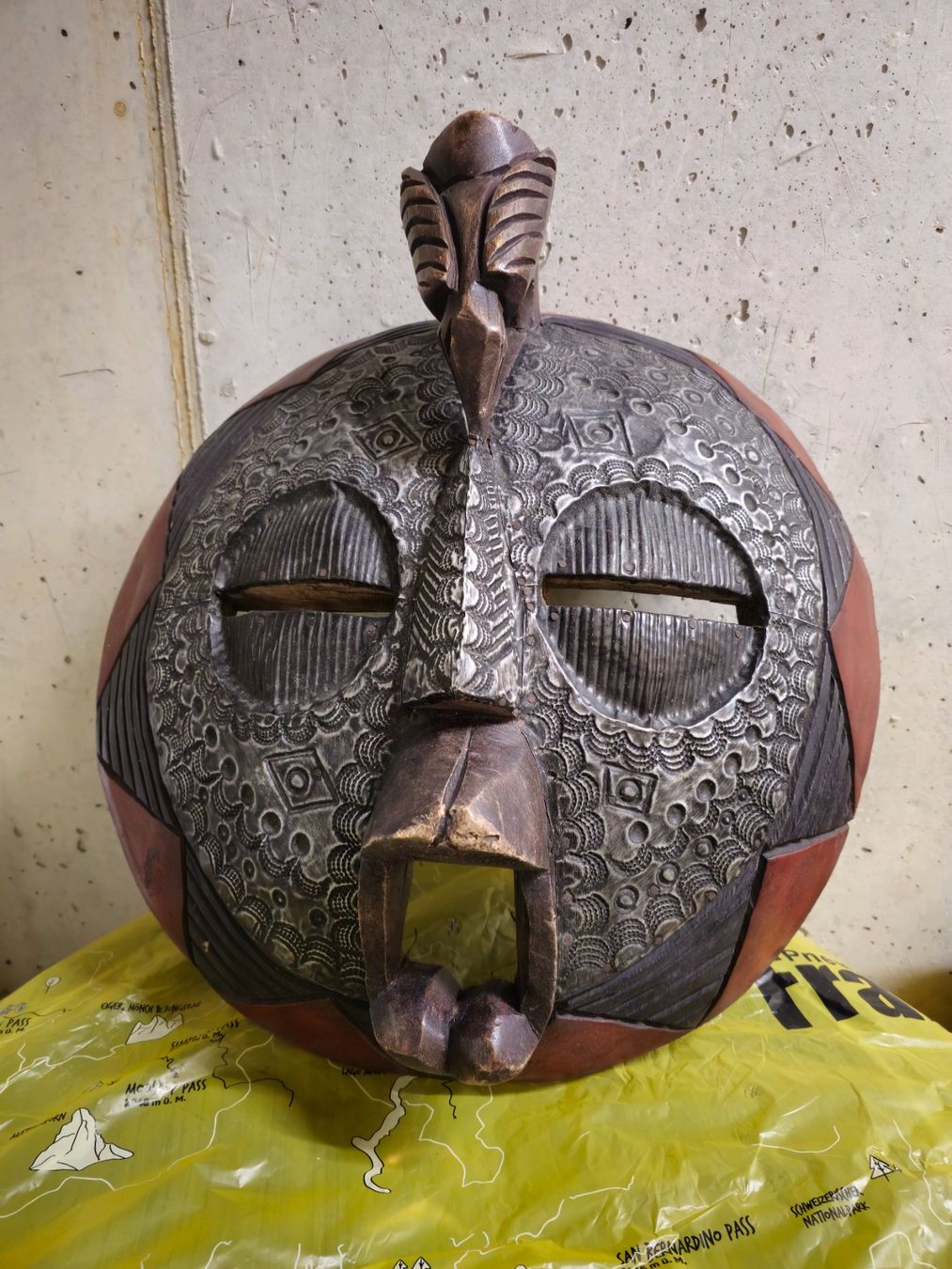 Arte internazionale: Handgeschnitzte afrikanische Holzmaske – Usato da Emmen venduto da SpassBieterBot