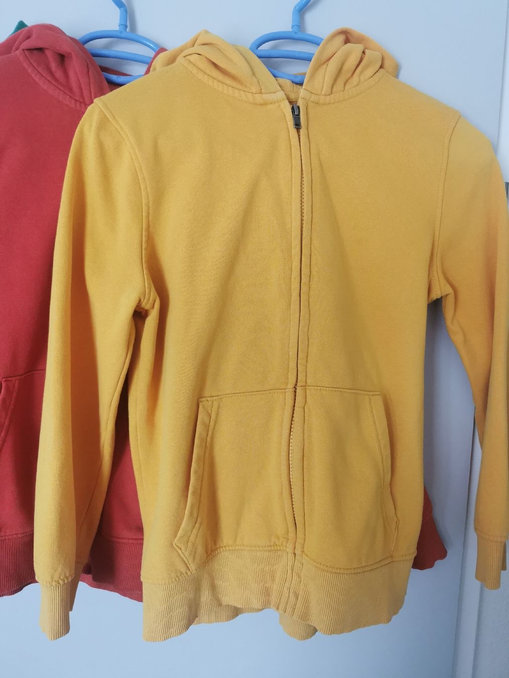 C&A Jacken: 3er Set Hoodies von C&A, Grösse 146  – Gebraucht aus Glattbrugg von riseca 1