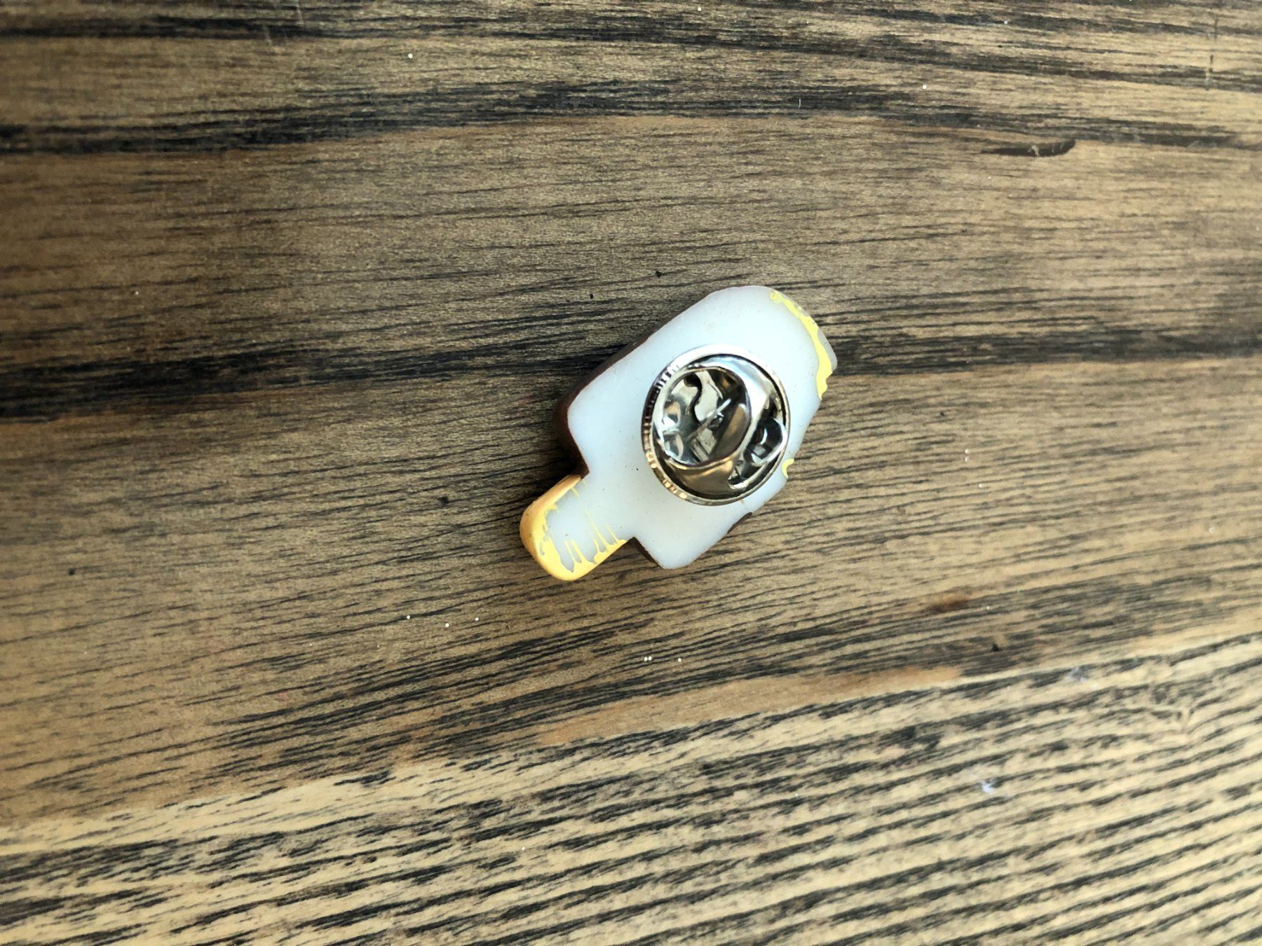 Spille & Fermagli: Pin Anstecker Magnum Eiscreme Glacé Eis am Stil Sommer – Nuovo e nell'imballaggio originale da Berg am Irchel venduto da Zweiti_Chance 1
