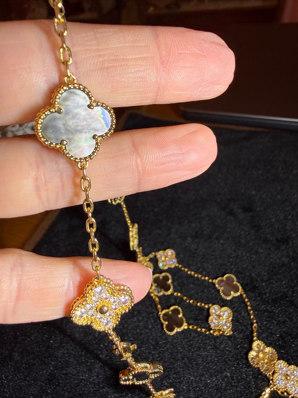 Catenine: Collier trèfle nacré – Nuovo e nell'imballaggio originale da St-Maurice venduto da Sandrinette123 1
