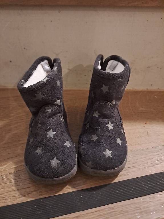 Scarpe per ragazze: Winterschuhe / Stiefel grösse 20/21 – Usato da Neftenbach venduto da Ctruempi 1
