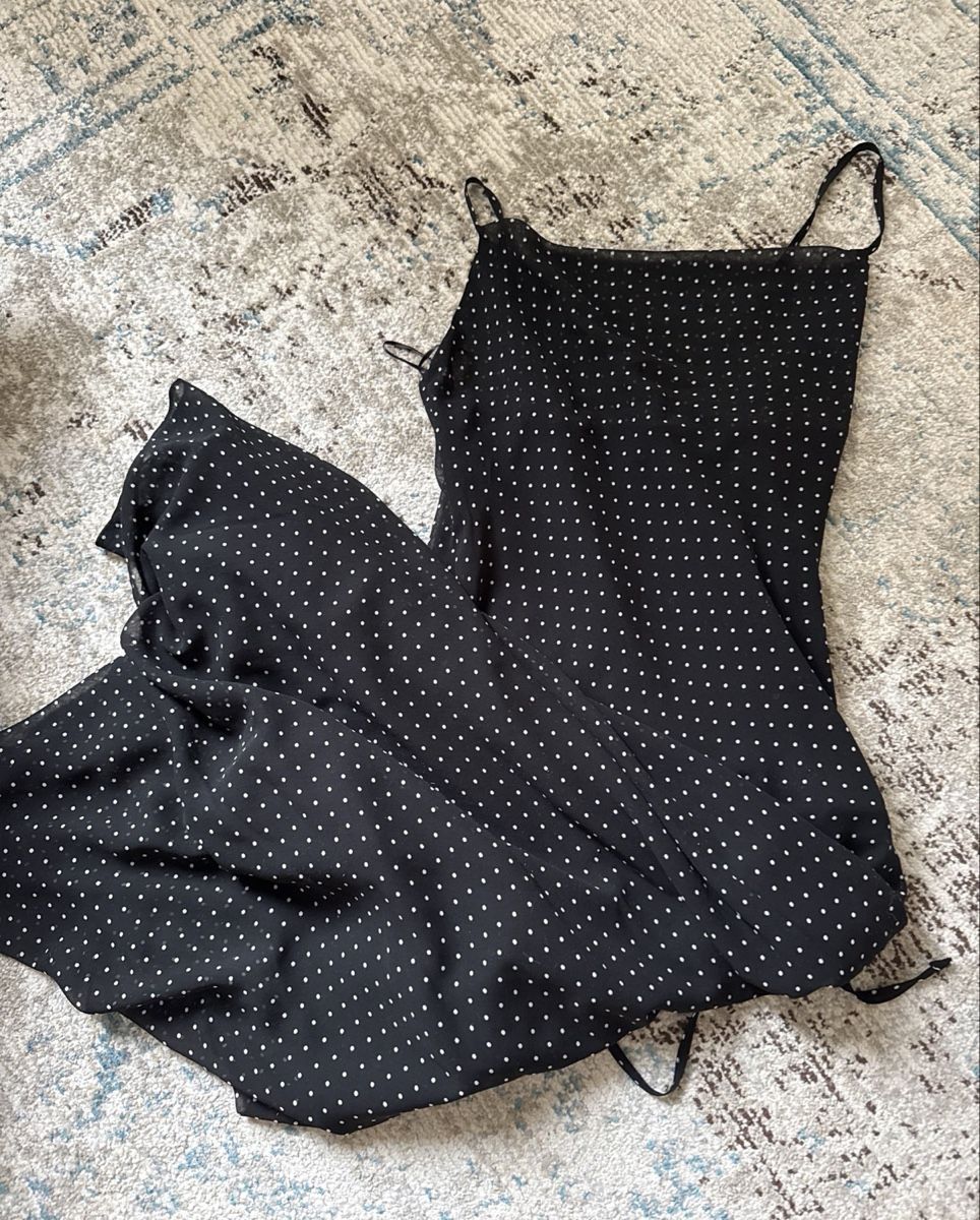 Robes: BLACK POLKA DOT DRESS – Neuf (Voir description) à Hagendorn par ava_2hq7