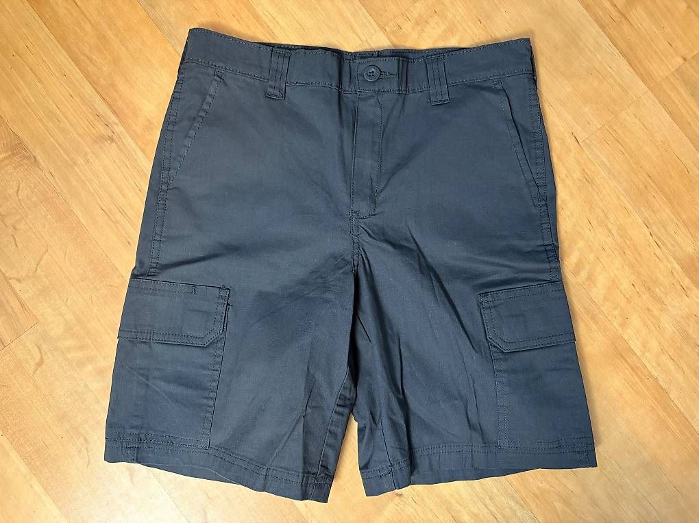 Dickies Pantaloni: Neu: Dunkelgraue Dickies-Shorts Gr. S – Nuovo (secondo la descrizione) da Willisau venduto da ani_gtk8