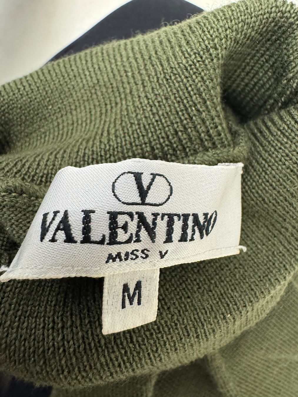 Pullover & Sweatshirts: Valentino pull col roulé en laine  vert foncé – Gebraucht aus giffers von sev_c9x9 1