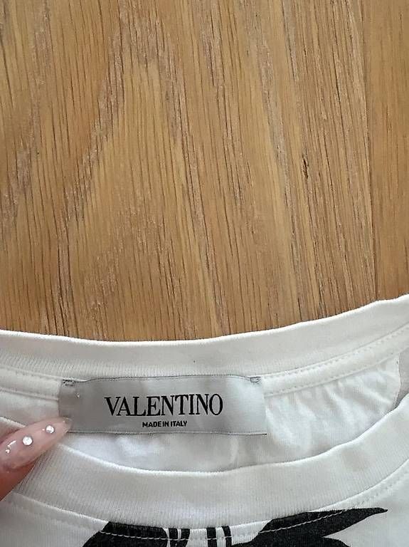 Valentino T-shirts: Original Valentino Shirt – Neuf (Voir description) à Therwil par mel_z92y 1