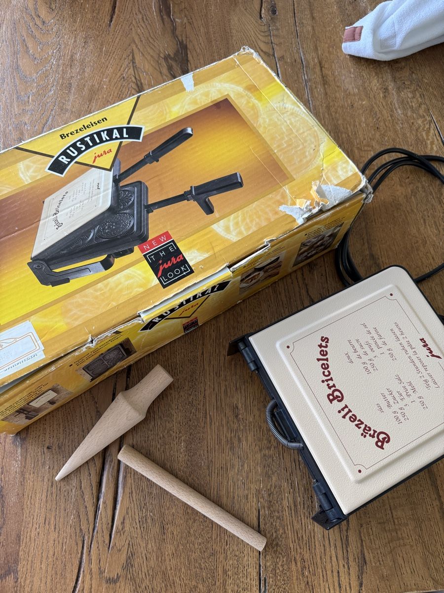 Jura Elettrodomestici da cucina: Fer à bricelets Jura Rustikal avec accessoires complets – Usato da Bulle venduto da psem1976 1
