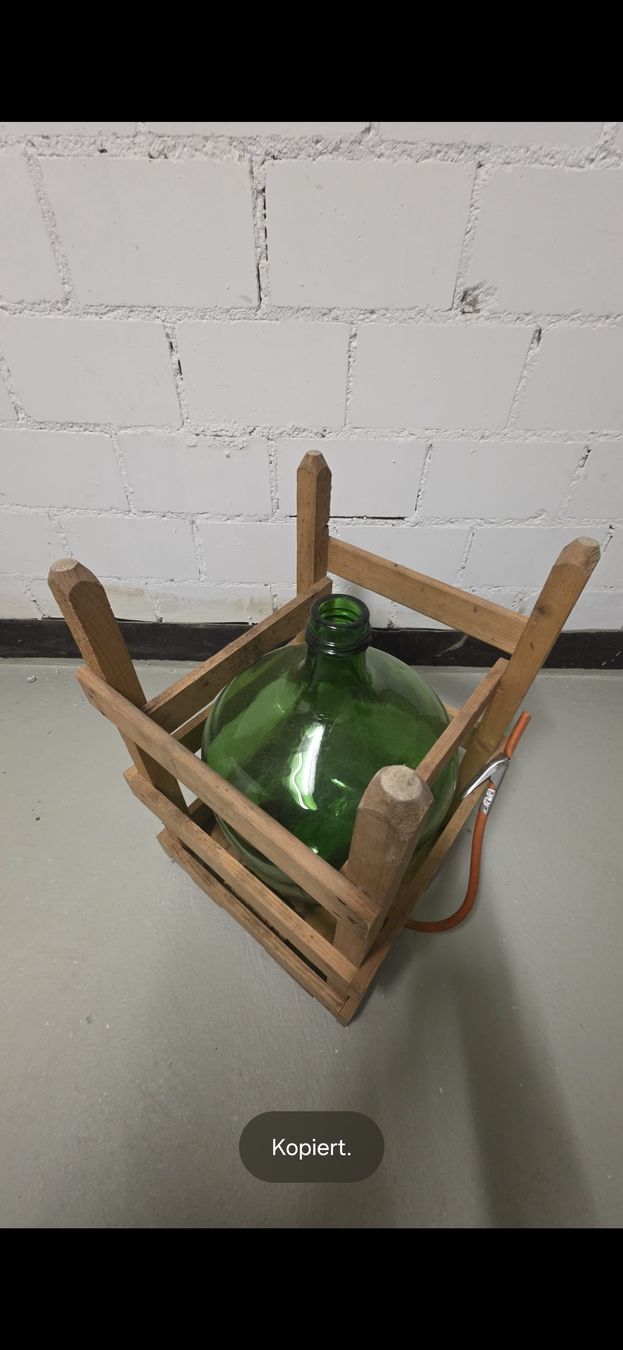 Accessoires: Glasballon mit Holzkorb gebraucht – D'occasion à Laupen ZH par Kaddy 2