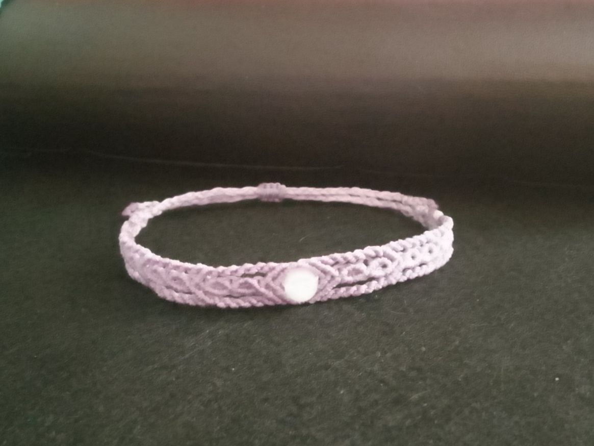 Bracciali & Braccialetti: handgemachtes Makramee Armband mit weisser Jade Perle – Nuovo (secondo la descrizione) da Pfäffikon ZH venduto da Emporos_42 1