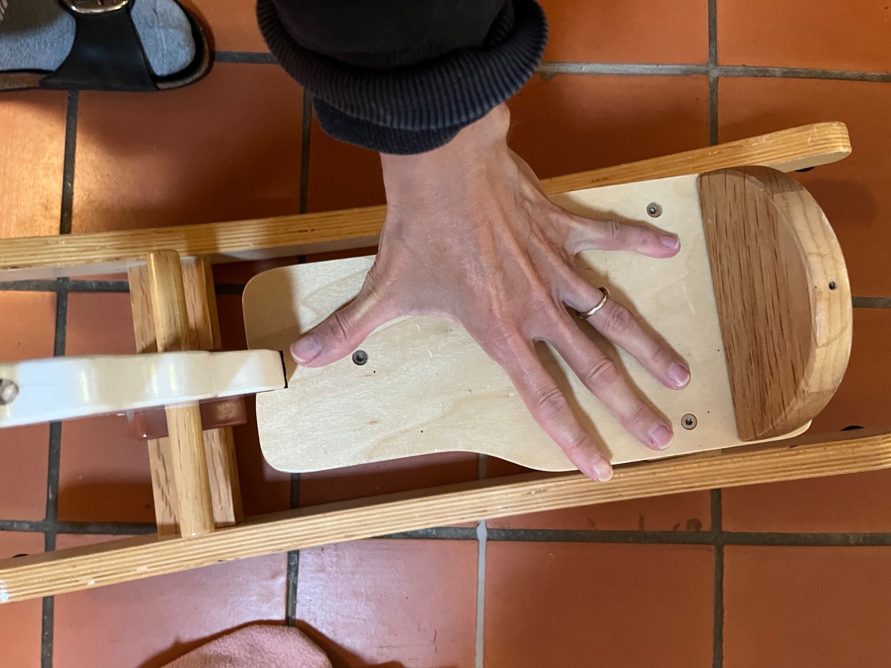 Spielzeuge: Schaukelrössli aus Holz – Gebraucht aus Unterentfelden von plastmass 2