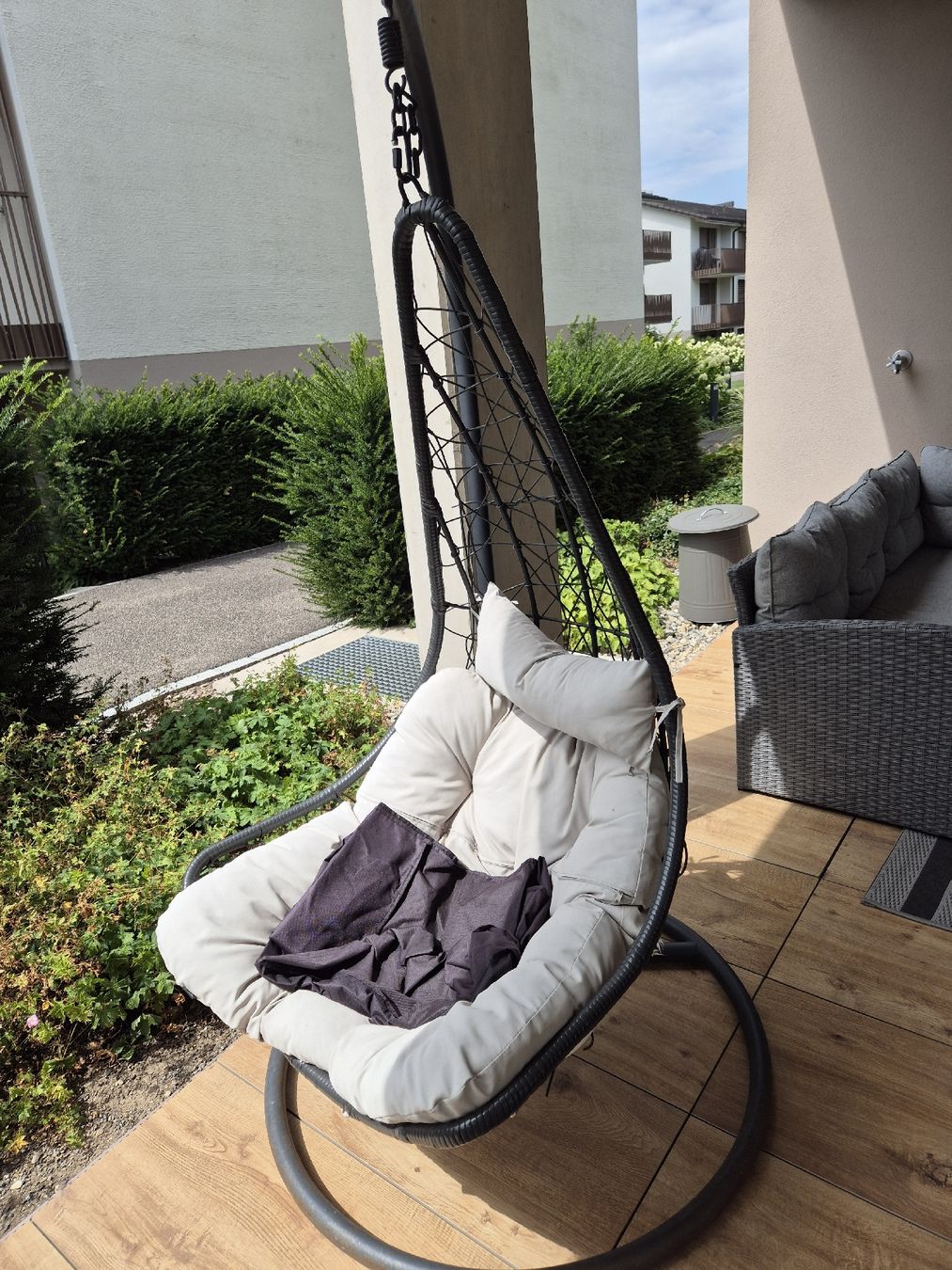Poltrone pensili da giardino: Hängesessel mit Kissen  – Usato da Felben-Wellhausen venduto da flo_l9x8