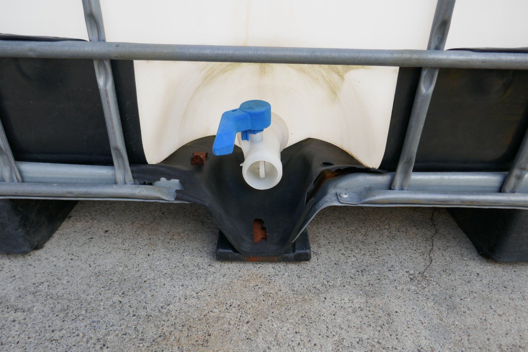 Abbeveratoi e trogoli: IBC-Tank / Wassertank 1000 Liter – Usato da Port venduto da uzuku 1