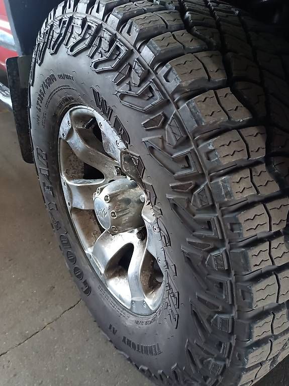 Pneumatici & Ruote complete: Reifen 325/65R18Zoll – Usato da Arnegg venduto da Funny05 1