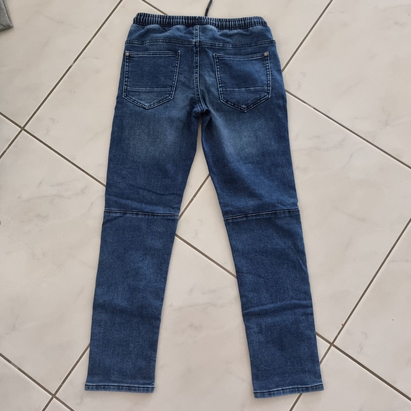 Pantaloni: Ungetragene tolle Jeans in der Gr. 152 – Usato da Arth venduto da Africa44 5