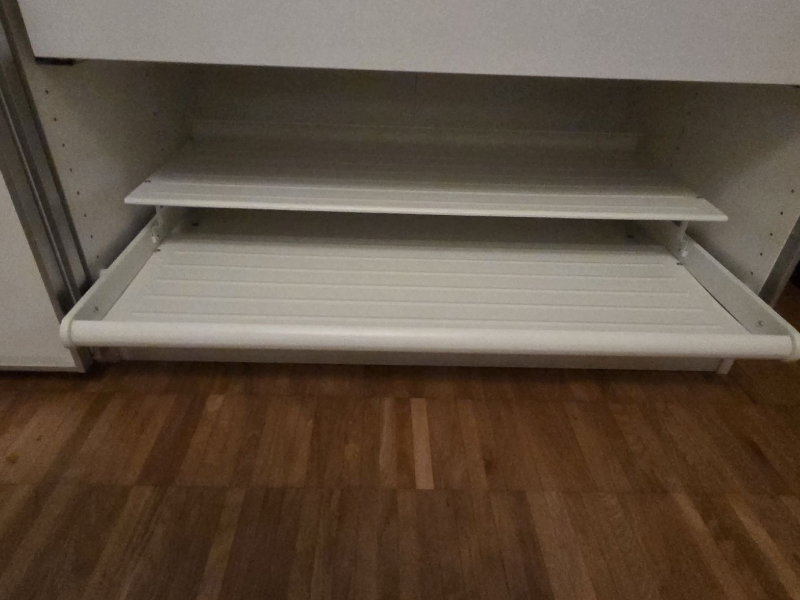 Armadi: Schuhkomplement Pax – Usato da Bonstetten venduto da Paris_18 2