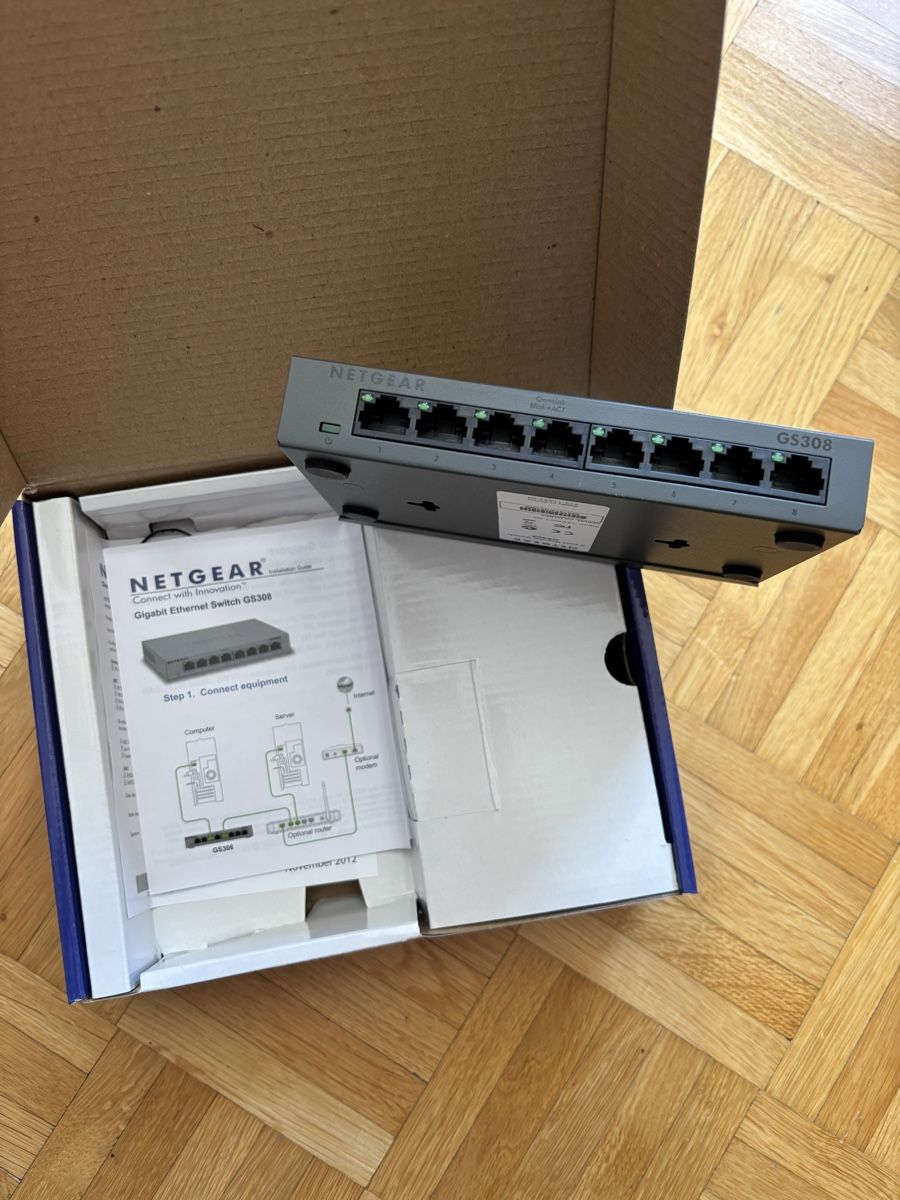 Netgear Hub & Switch: Switch 8 ports NETGEAR – Nuovo (secondo la descrizione) da La Chaux de Fonds venduto da Taga-douille 1