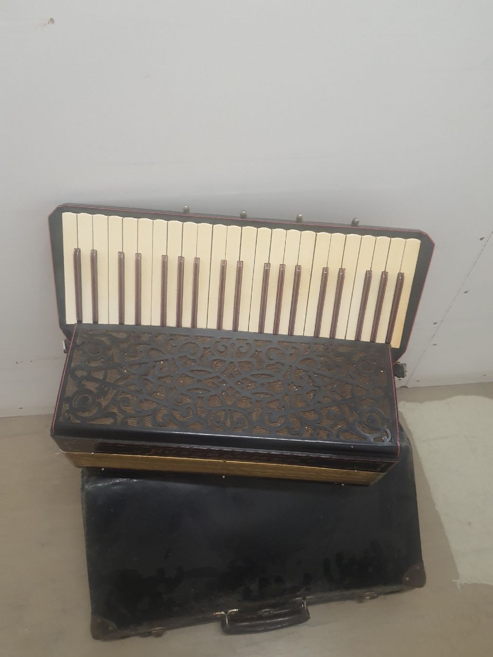 Strumenti musicali: accordéon à piano Nussbaumer avec coffre  – Usato da Pont-de-la-Morge venduto da Mirabelle0 3
