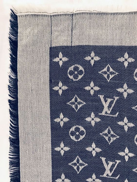 Meet Your Closet - Louis Vuitton Schal in Denim blau. Gepflegter  gebrauchter Zustand. samstagsschnäppli: 270.-☺️❤️