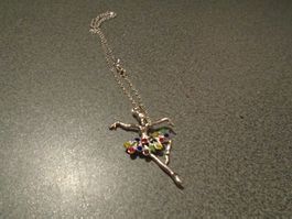Kette silberfarbig, Anhänger Tänzerin, Rock mit farbigen Ste