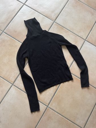 pull col roulé noir