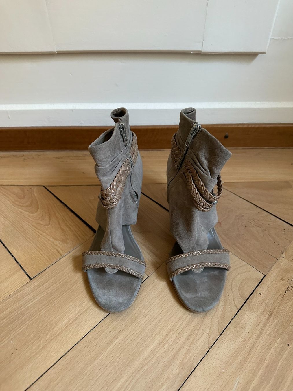 Ash Scarpe da donna: ASH - Wildleder Sandalette taupe 35.5 – Usato da Zürich venduto da Diazaio 1