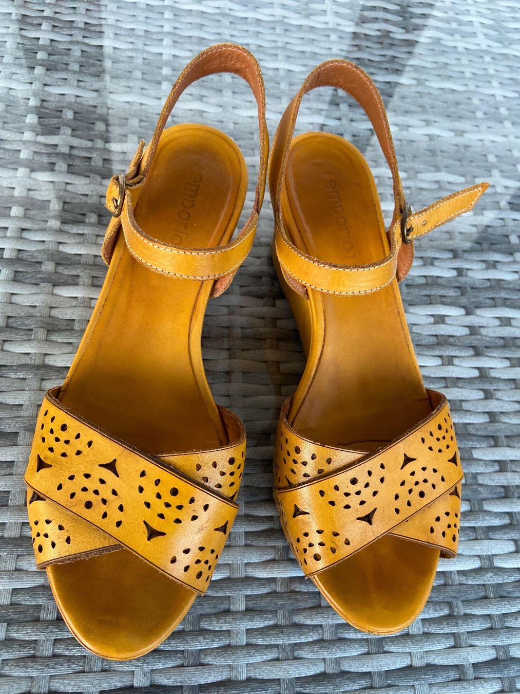 Scarpe da donna: Emporio Sandalen Echtleder Gr.41 Curry – Usato da Klingnau venduto da jazz065