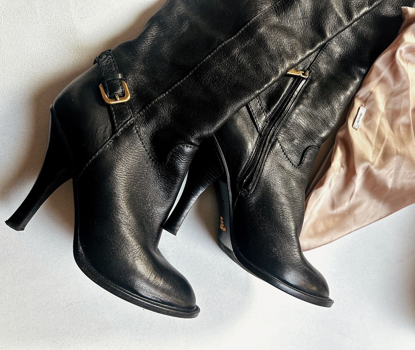 Prada Damenschuhe: Prada Bottes size 40 – Gebraucht aus Vevey von ledidream 1