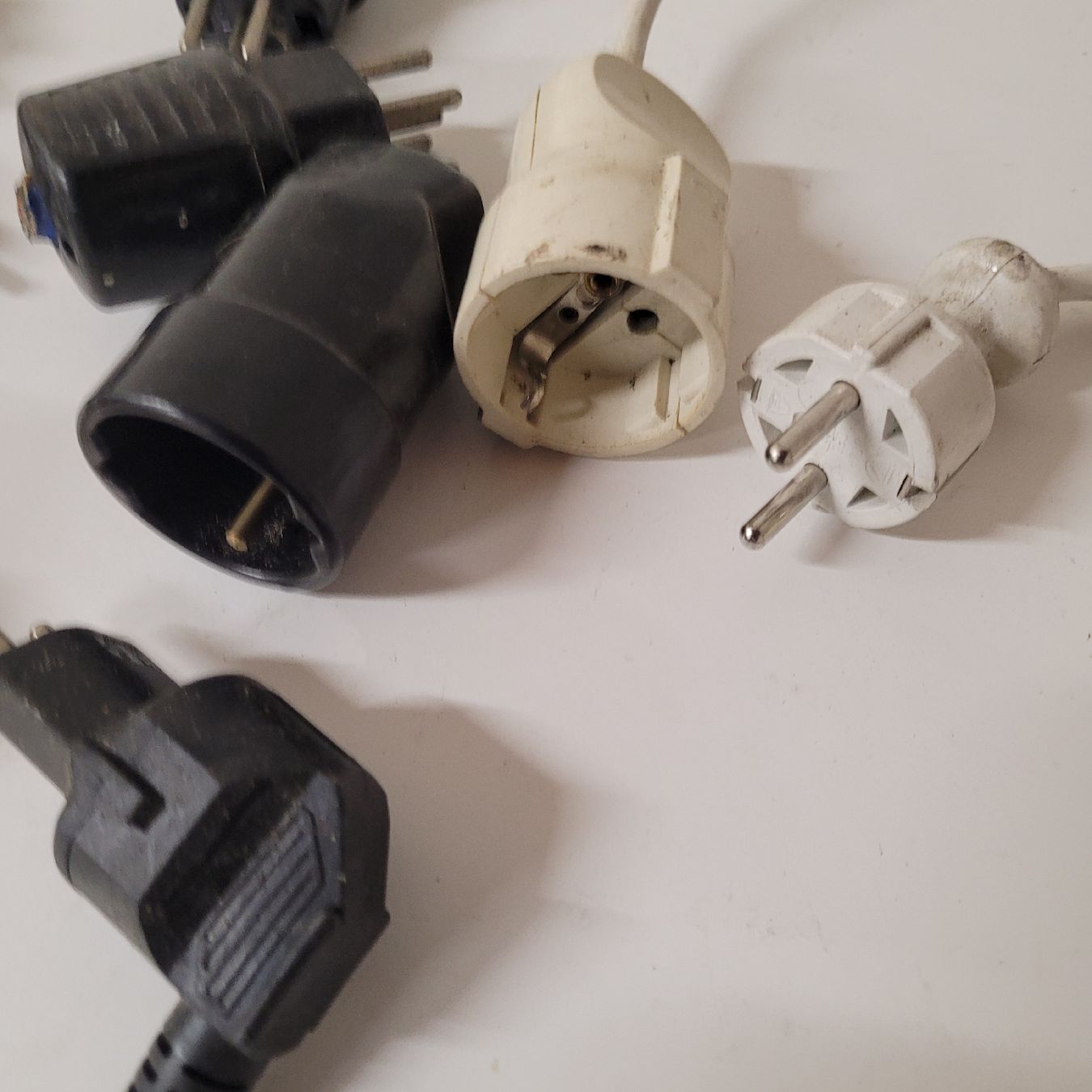 Spine: diverse alte stecker altes elektromaterial – Usato da Reichenburg venduto da AK_78 6