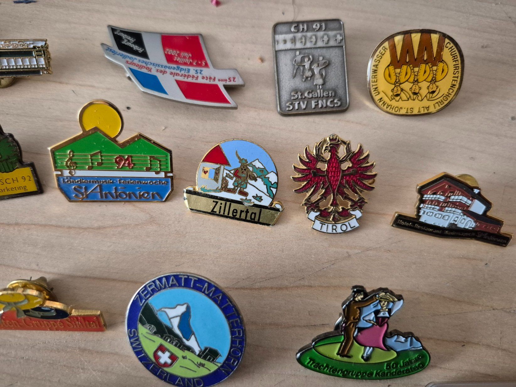 Plaquettes & Badges: 20 Pins/Anstecknadeln – D'occasion à Nottwil par Gorillale 2