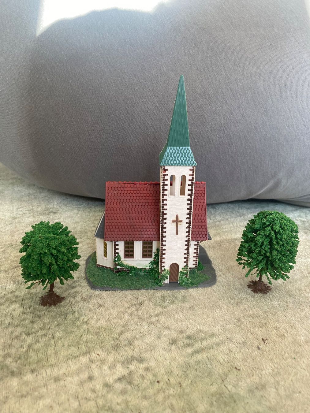 Kit di modellismo & Modellini statici: Modellbau Bergdorf / Kirche / Häuschen – Usato da Schwarzenburg venduto da sarah2107 1