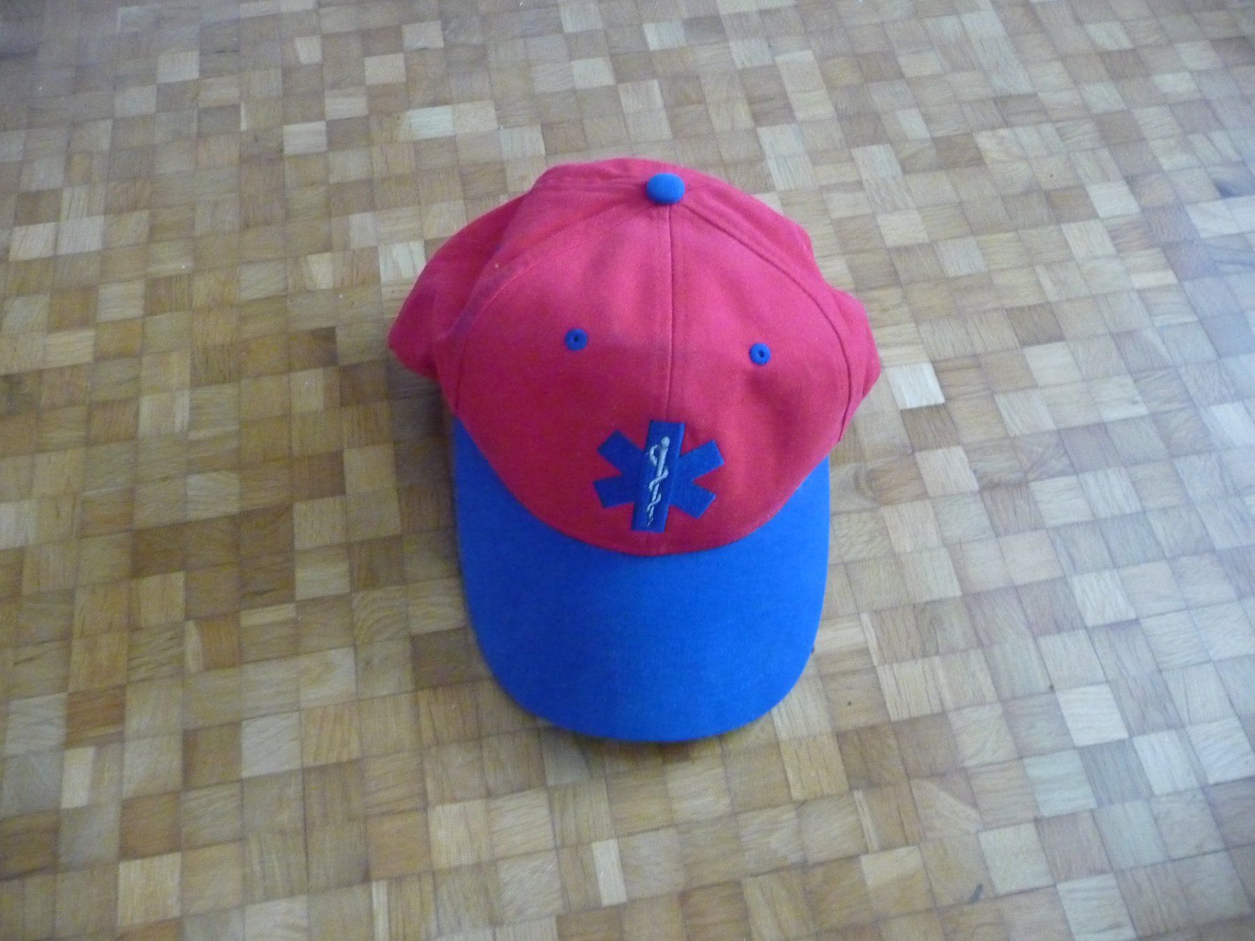 Sonstige Kleidung & Accessoires: Cap Sanität – Gebraucht aus Rapperswil SG von 1035f